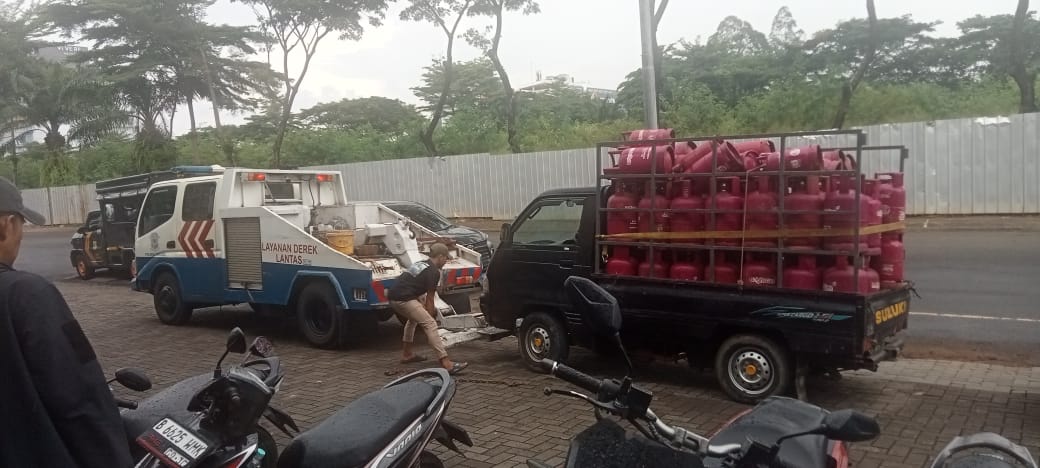 Respon Cepat Polsek Kelapa Dua, Diduga Angkut Bahan Bakar Gas Ilegal, Pengemudi Tinggalkan Kendaraan di Kelapa Dua