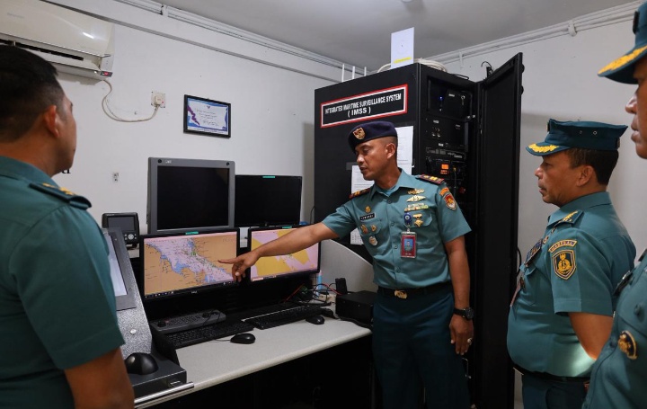 Pastikan Jaringan dan Sarana Komunikasi Berfungsi Optimal, Danlanal Dumai Bersama Tim Safari Skomlekal Mabesal Tinjau Posal Sinaboi